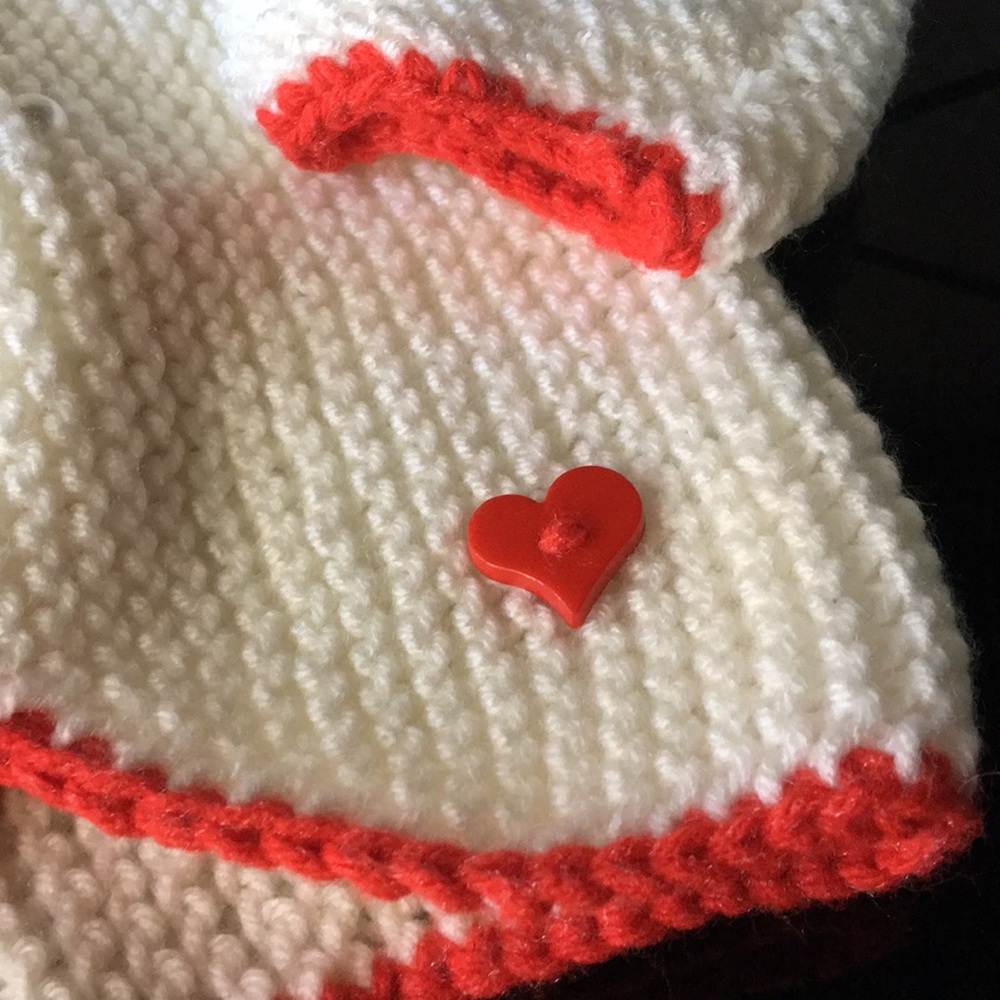 Baby crocheted Valentines outfit 3-6 months - Picture 6 of 7